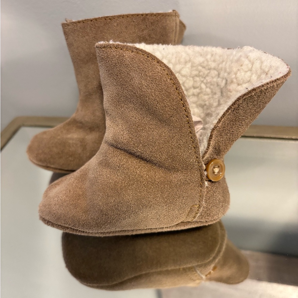 Baby gap girls warm Sherpa booties 6-12M NWT ret $69